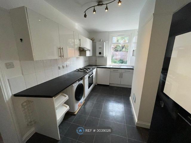 Ingatestone Road, London SE25, 2 bed flat to rent, £1,800 pcm | PrimeLocation