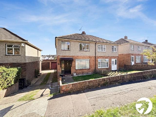 Ingle Road, Chatham, Kent, ME4 3 bed terraced house to rent £1,500 pcm £346 pw