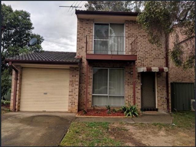Ingleburn, 2/11 Koala Avenue