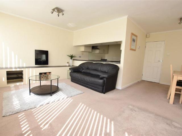 Ingledew Court, Leeds, West Yorkshire 2 bed apartment to rent £995 pcm £230 pw