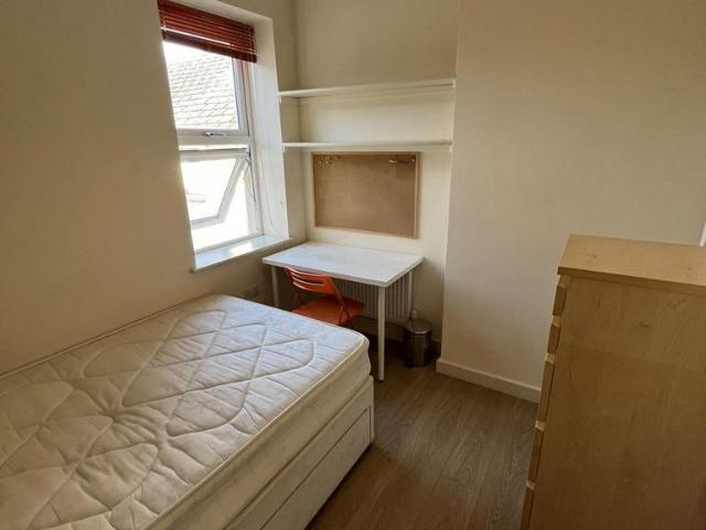 Inglefield Avenue, Heath, Cardiff 1 bed in a house share to rent £580 pcm £134 pw
