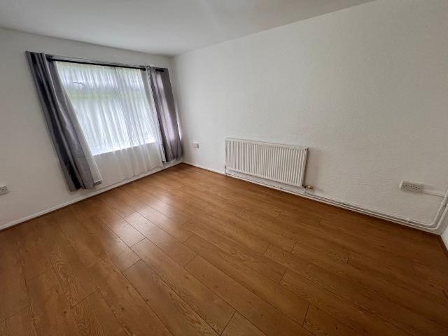 Inglehurst Gardens, Ilford IG4, 1 bed maisonette to rent, £1,425 pcm | PrimeLocation