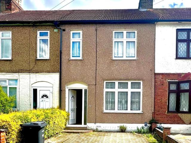 Inglehurst Gardens, Ilford IG4, 3 bed property to rent, £2,100 pcm | PrimeLocation