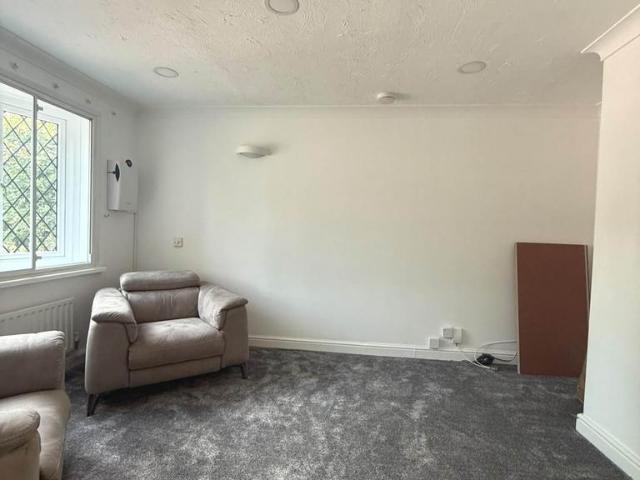 Ingleside, Coln Brook 6 bed detached house to rent £4,800 pcm £1,108 pw