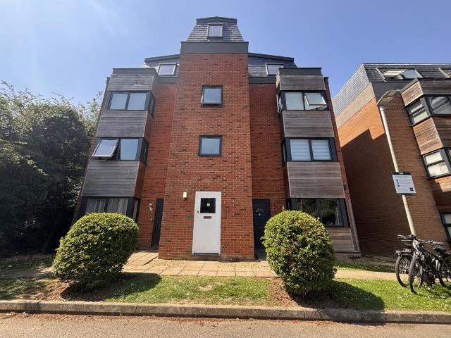 Ingleside Drive, Stevenage 1 bed flat to rent £1,275 pcm £294 pw