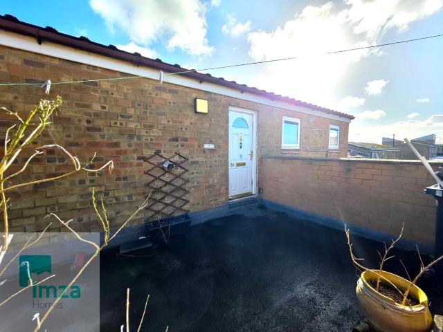 Inglewhite, Skelmersdale, Lancashire WN8, 2 bed flat to rent, £700 pcm | PrimeLocation