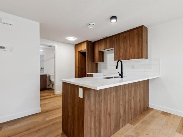 Inglewood 8 Plex 2 bed 1 bath Apartment for Rent