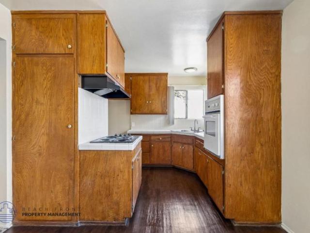 Inglewood CA 90301 103673084