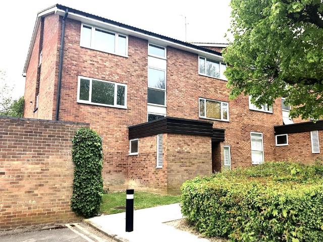 Inglewood, Pixton Way, Selsdon 1 bed flat to rent £1,275 pcm £294 pw