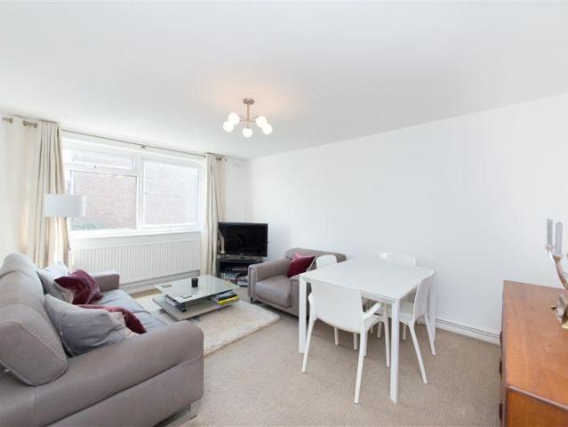 Inglewood Road, West Hampstead, NW6 2 bed flat to rent £2,578 pcm £595 pw