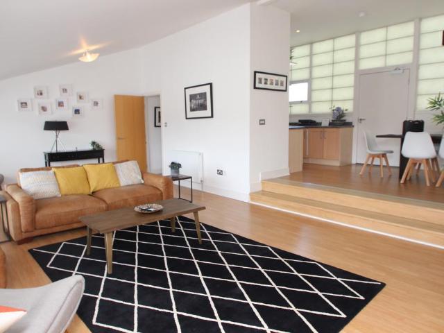 Ingram Street, Glasgow, G1 2 bed flat to rent £1,700 pcm £392 pw