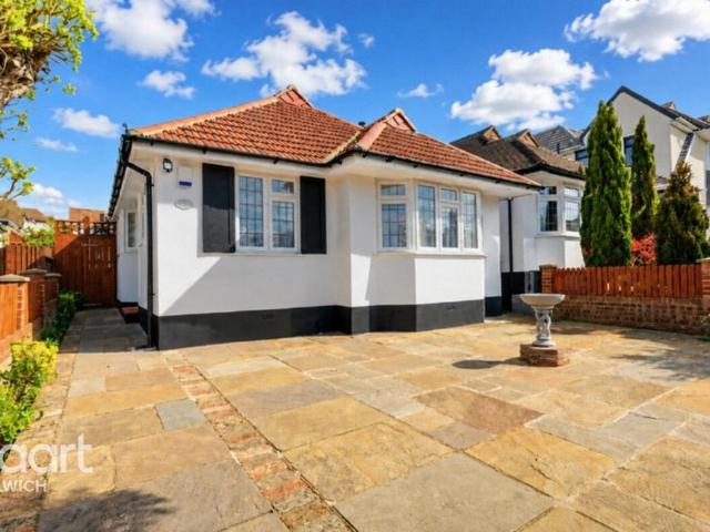 Ingram Road, Thornton Heath, CR7 3 bed bungalow to rent £2,600 pcm £600 pw