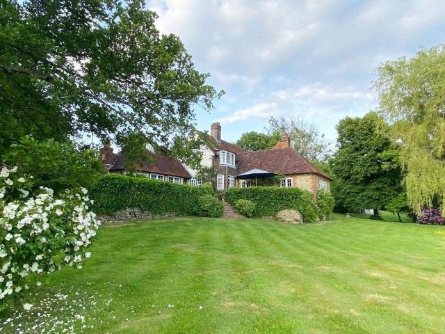 Ingrams Green, West Sussex, GU29 5 bed detached house to rent £7,000 pcm £1,615 pw