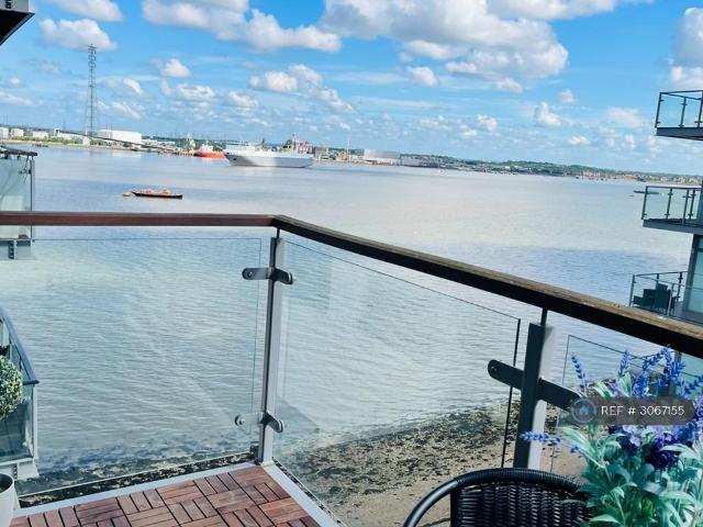 Ingress Park, Greenhithe, DA9 2 bed flat to rent £1,675 pcm £387 pw
