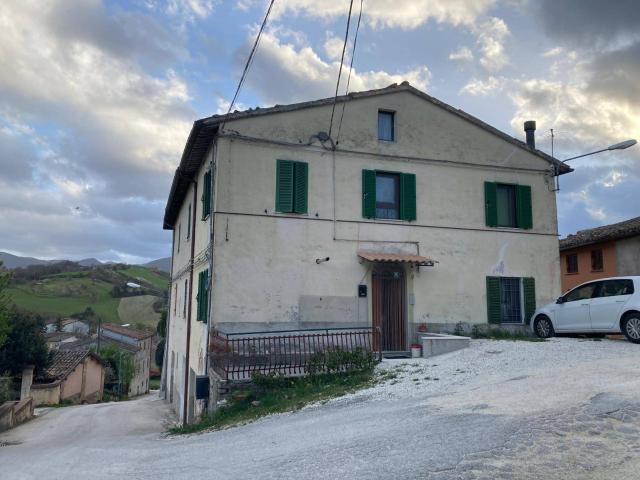 Ingresso autonomo in vendita a Fabriano, San Michele Collamato