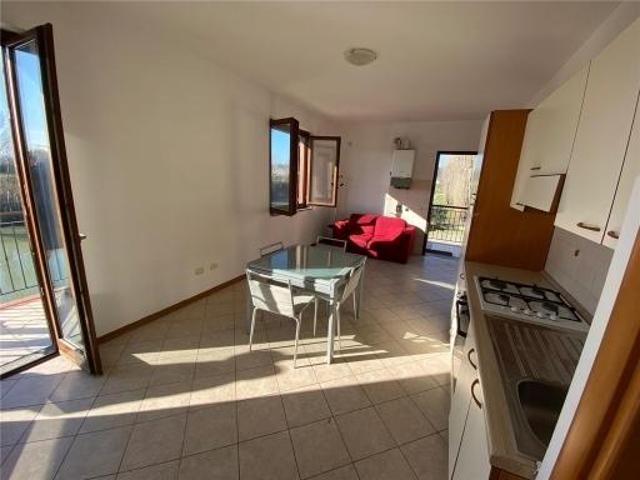 INGRESSO INDIPENDENTE VIA DELLE ROSE 1 LIMITE SULL´ARNO trilocale 66mq
