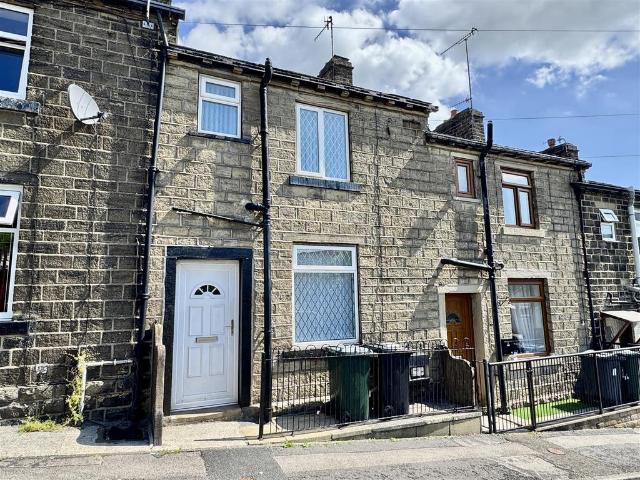 Ingrow Lane, Keighley, BD22 7BU 2 bed terraced house to rent £700 pcm £162 pw
