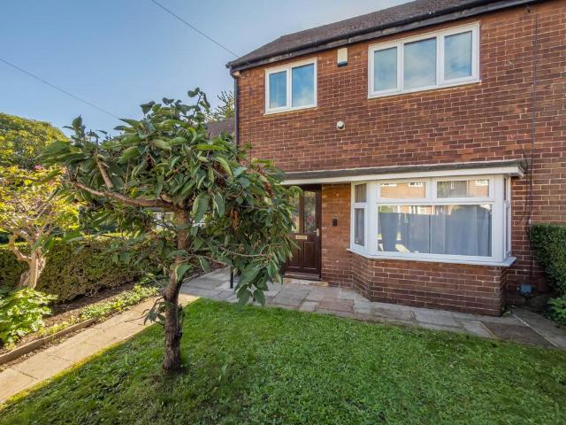 Ings Crescent, Dewsbury 2 bed semi detached house to rent £895 pcm £207 pw