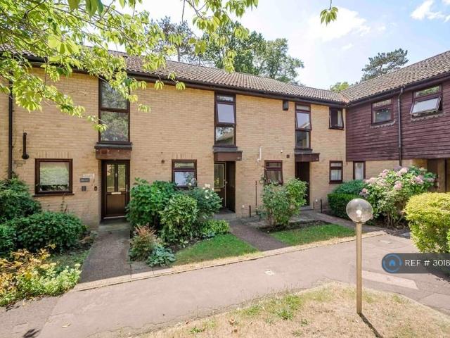 Inkerman Road, Knaphill, Woking, GU21 2 bed terraced house to rent £1,700 pcm £392 pw