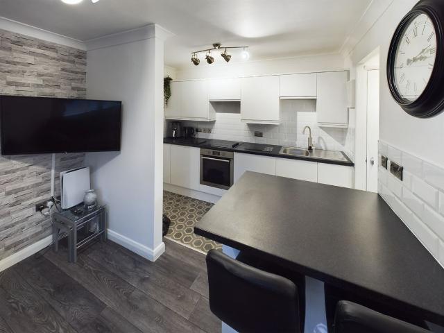 Inkerpole Place, Chelmsford CM2, 1 bed flat to rent, £1,150 pcm | PrimeLocation