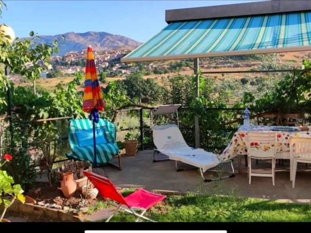 ️ Inland Sicily Cottage:Slow Living & Mountains