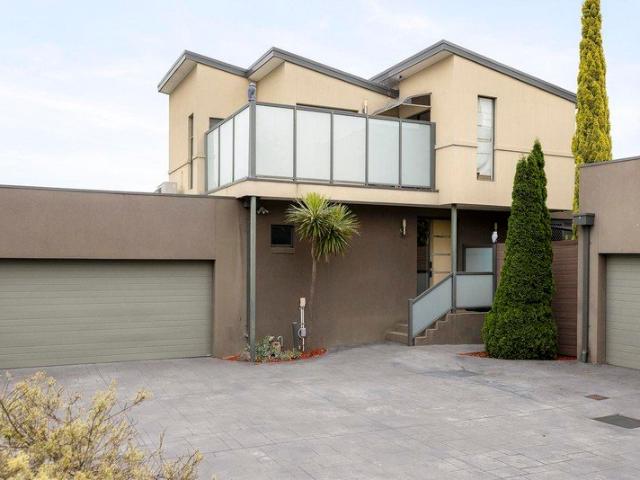 Instantly impressive modern luxury living!