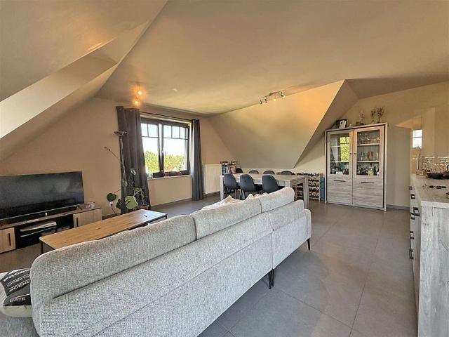 Instapkl. APPARTEMENT 3de verd. / lift met 2 slpks, terras & ondergr. stnplts