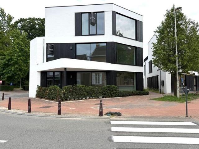 Instapklaar 1 slaapkamer nieuwbouwappartement met ondergr.