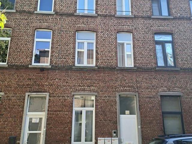 Instapklaar 1 slaapkamerappartement met tuin in het stads.