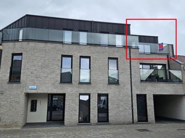 Instapklaar 1 slk appartement met groot terras en autostaan