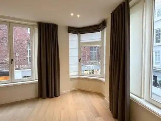 Instapklaar 2 slaapkamer appartement in hartje Kortrijk!