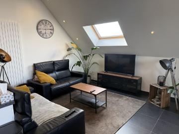 Instapklaar 2 slaapkamerappartement met garage in Geel