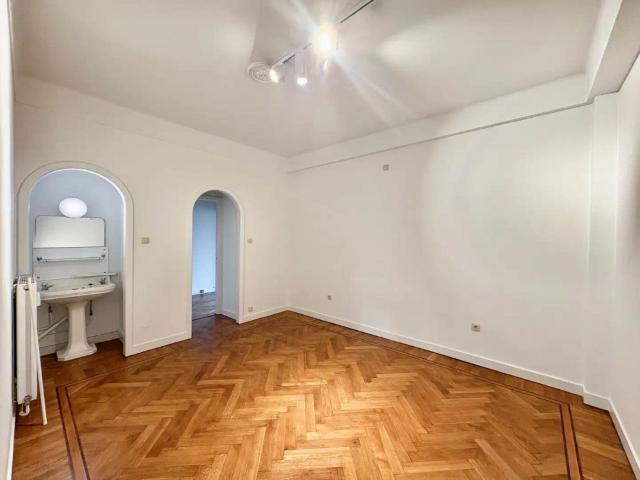 Instapklaar 2 slaapkamerappartement met zijzicht op de Meir ca. 140 m²