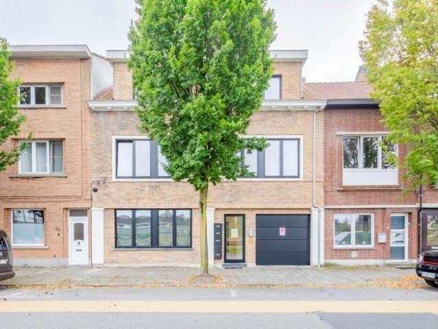 Instapklaar 2 slp. appartement met terras en grote gemeensc