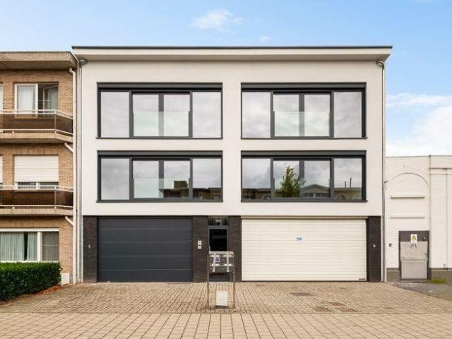 Instapklaar 2 slpk appartement met terras en parking in cen…