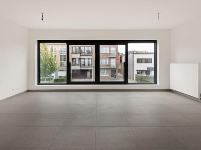 Instapklaar 2 slpk appartement met terras en parking in centrum Brasschaat!