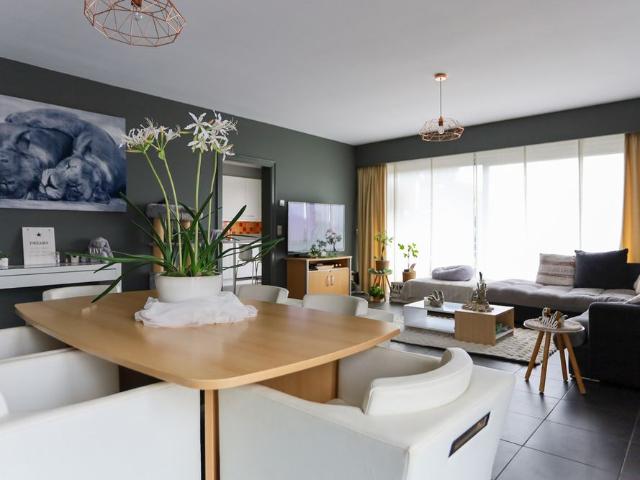 Instapklaar 3 slaapkamerappartement met 2 terrassen