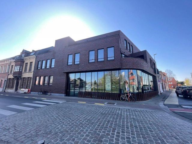Instapklaar tweeslaapkamer appartement met ruim terras