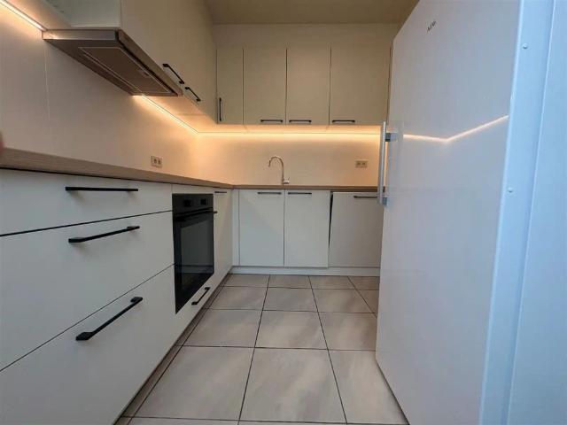 Instapklaar volledig gerenoveerd appartement met garage