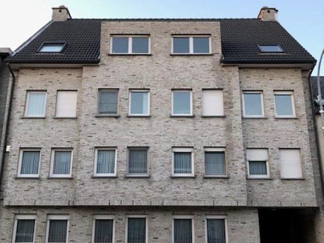 Instapklaar app met 2 slaapkamers en garage in centrum Putte