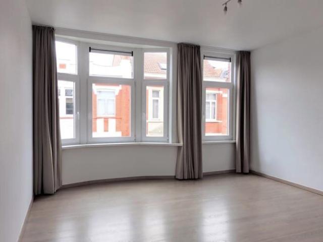 Instapklaar appartement dichtbij Sint Pietersstation te huur
