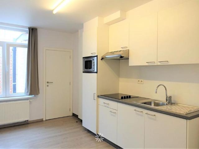 Instapklaar appartement dichtbij Sint Pietersstation te huur in Gent
