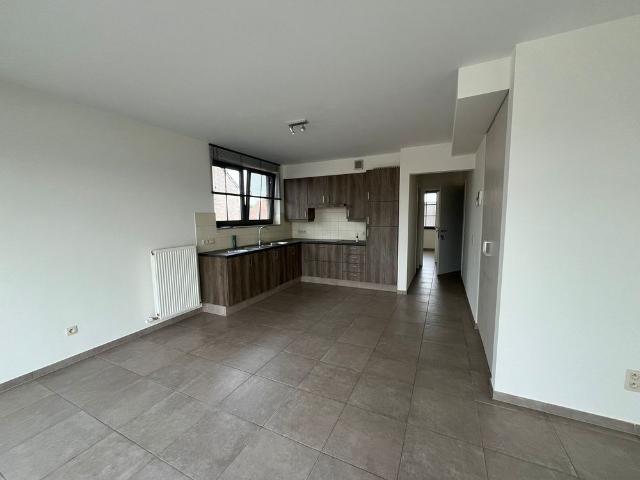 Instapklaar appartement met 1 slaapkamer, carport en autostaanplaats