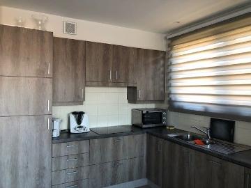 Instapklaar appartement met 1 slaapkamer, carport en autostaanplaats