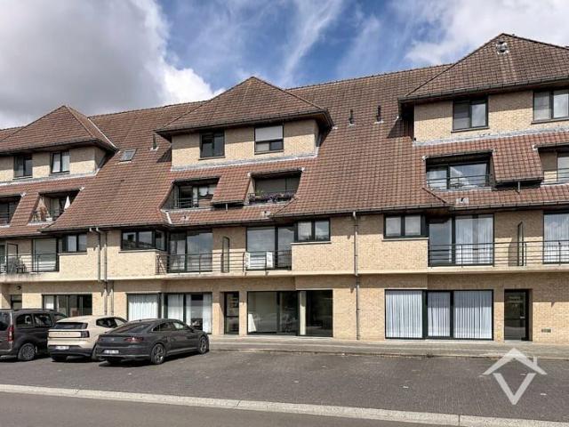Instapklaar appartement met 2 slaapkamers, 2 bergingen en g