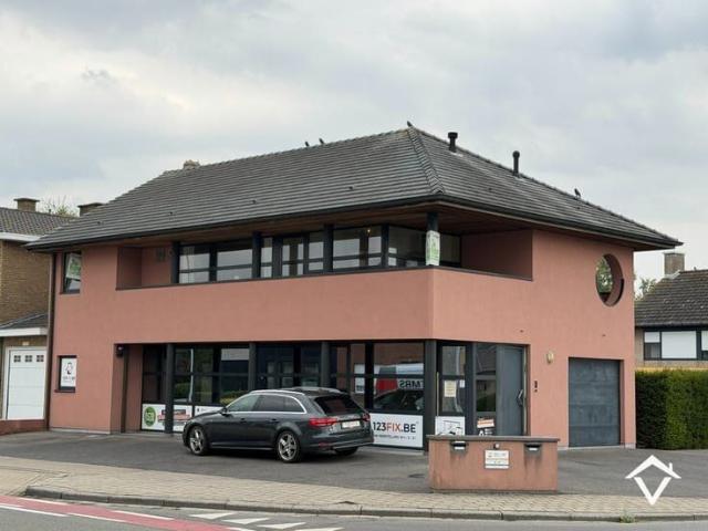 Instapklaar appartement met 2 slaapkamers, 2 terrassen, gar