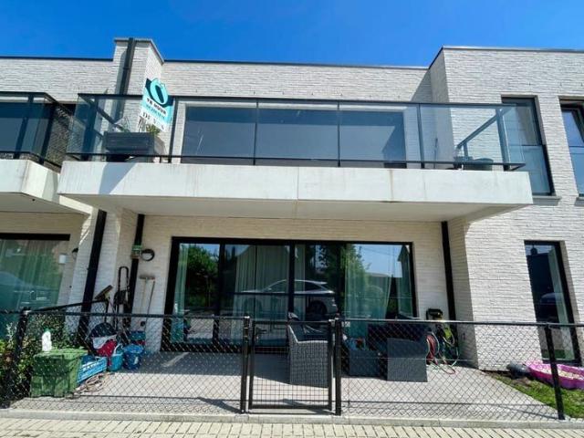 Instapklaar appartement met 2 slaapkamers, terras en garage