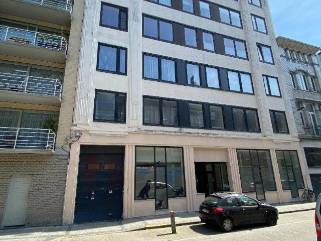 Instapklaar appartement met 2 slaapkamers en terras in cent