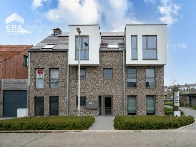 Instapklaar appartement met 2 slaapkamers en staanplaats