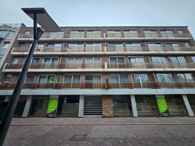 Instapklaar appartement met 2 slpks nabij centrum Genk